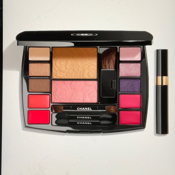 HOST PICK 💋💄 CHANEL  TRAVEL MAKEUP PALETTE 💋💄 NWT 💄💋 - Picture 8 of 16